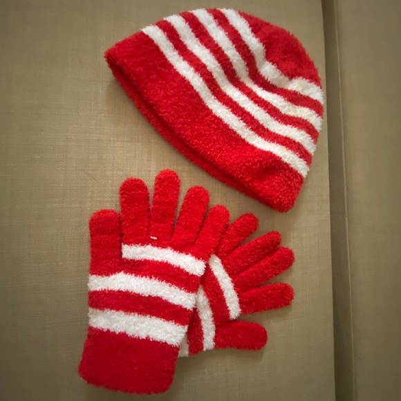 Matching gloves and hat set - Picture 1 of 2